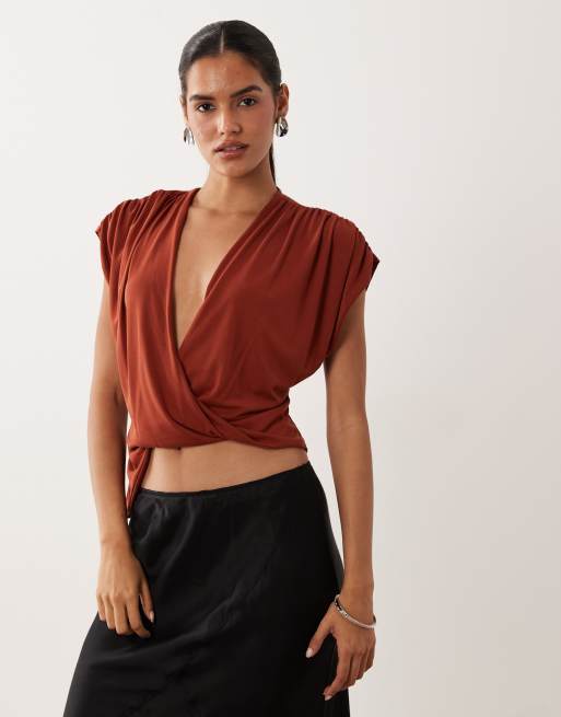 ASOS DESIGN top met zachte touch, asymmetrische drape en diepe hals in roestrood, 3 van 4