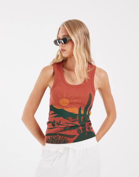 ASOS DESIGN Top mit U-Ausschnitt und Wüstenmotiv in Rost - view 1