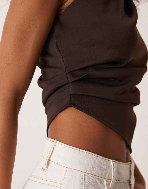 ASOS DESIGN - Top monospalla marrone con arricciatura e fondo asimmetrico, 3 di 4