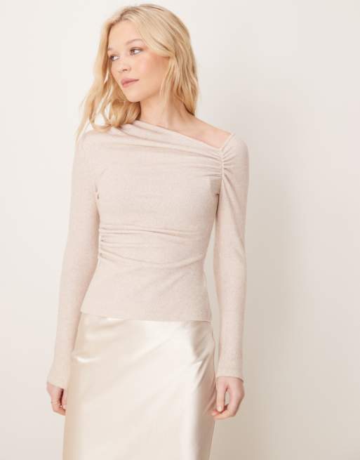 ASOS DESIGN - Top morbidissimo color panna asimmetrico arricciato