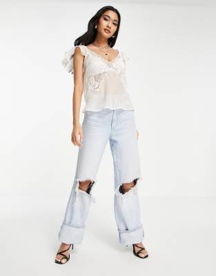 Top morbido color crema con maniche svasate in pizzo e dettaglio di cuciture-Bianco - ASOS DESIGN Camicia donna  - immagine1