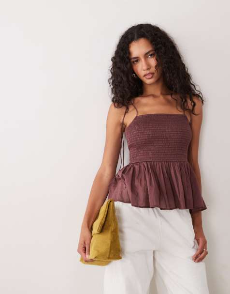 ASOS DESIGN top na ramiączkach z marszczeniem i baskinką w kolorze burgundowym - view 1