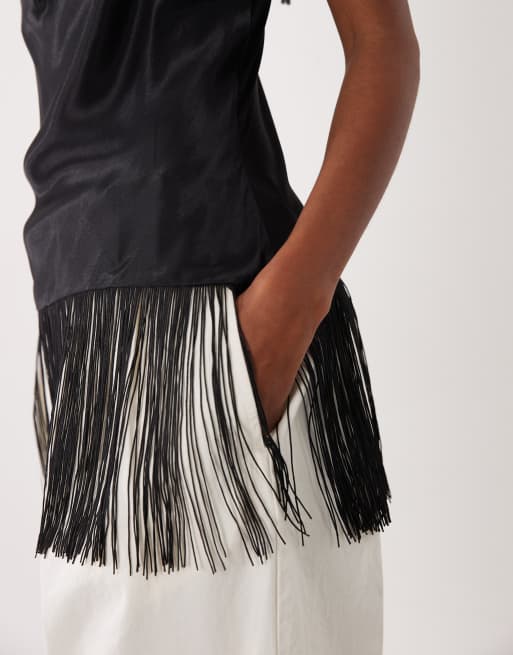 ASOS DESIGN - Top negro con cuello desbocado y flecos de satén, 4 de 4