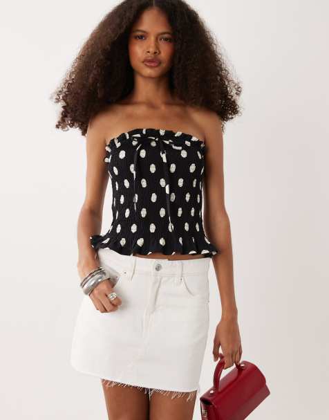 ASOS DESIGN - Top negro fruncido con estampado de lunares blancos, escote palabra de honor y lazada delantera - view 1