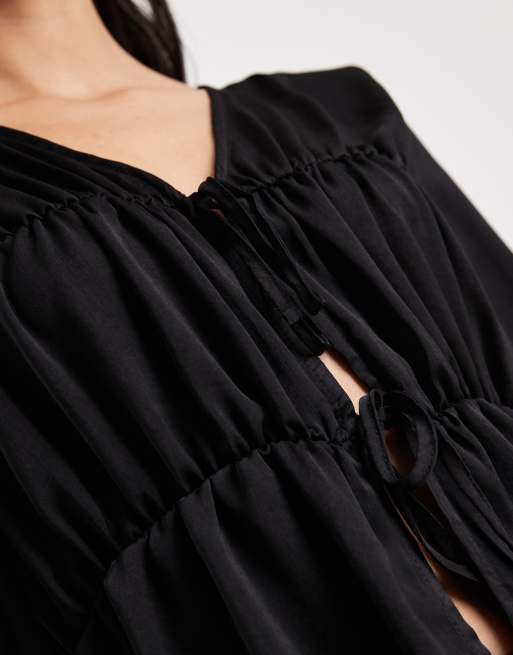 ASOS DESIGN - Top nero a maniche lunghe allacciato sul davanti a punto smock, 3 di 4