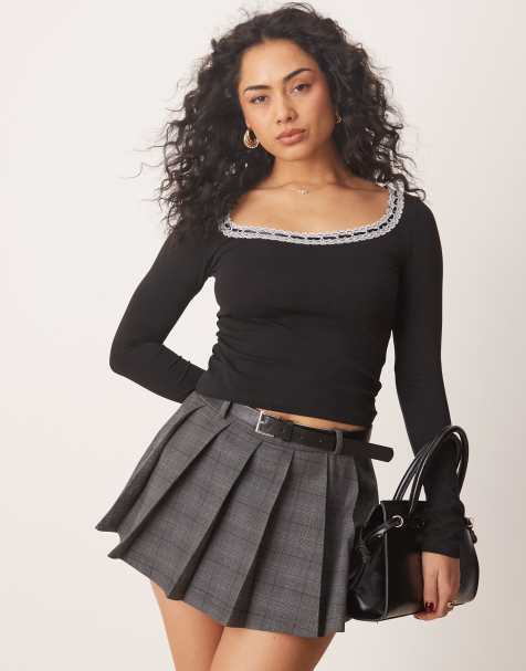 ASOS DESIGN - Top nero con scollo a cuore e bordo decorato - view 1