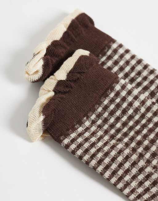 ASOS DESIGN - Top nero e beige con volant e motivo a quadretti, 3 di 3