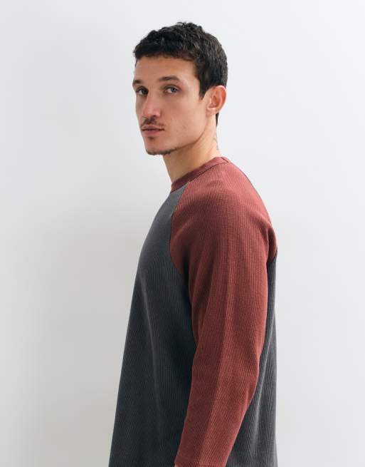 ASOS DESIGN top oversize effetto slavato in tessuto a nido d'ape stile baseball a maniche lunghe grigio e marrone, 3 di 10