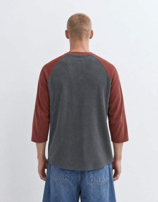 ASOS DESIGN top oversize effetto slavato in tessuto a nido d'ape stile baseball a maniche lunghe grigio e marrone, 9 di 10