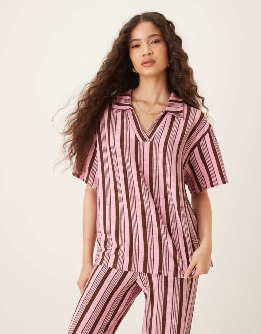 ASOS DESIGN – Top oversize z kołnierzykiem polo w stylu rugby i krótkim rękawem w różowo-czekoladowe paski, część zestawu