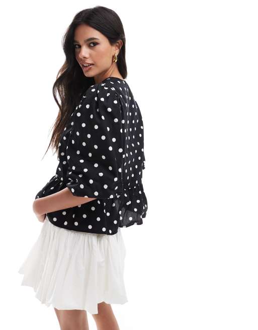 ASOS DESIGN - Top peplo in popeline di cotone nero con laccetti e stampa a pois bianchi, 4 di 4