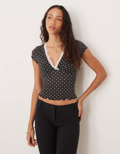 ASOS DESIGN - Top près du corps à pois avec col V et bords en dentelle - Noir et blanc - view 1