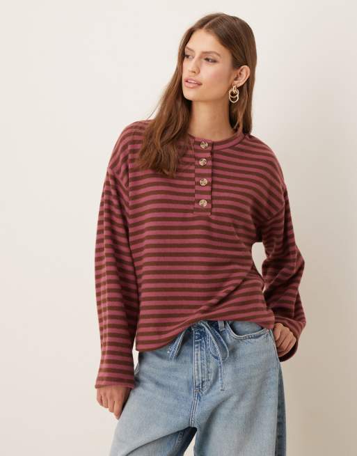 ASOS DESIGN - Top rayé ultra doux à col boutonné - Chocolat et bordeaux rayé