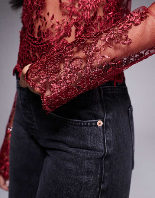 ASOS DESIGN - Top ricamato a maniche lunghe trasparente bordeaux con bordi smerlati, 2 di 4