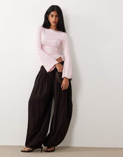 ASOS DESIGN - Top rosa con coulisse e maniche svasate, 2 di 4