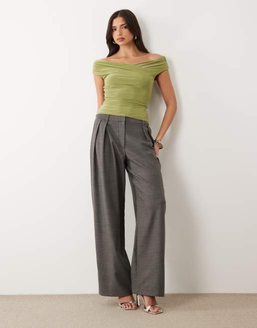 ASOS DESIGN - Top rosa con escote ancho y hombros fruncidos, 3 de 4