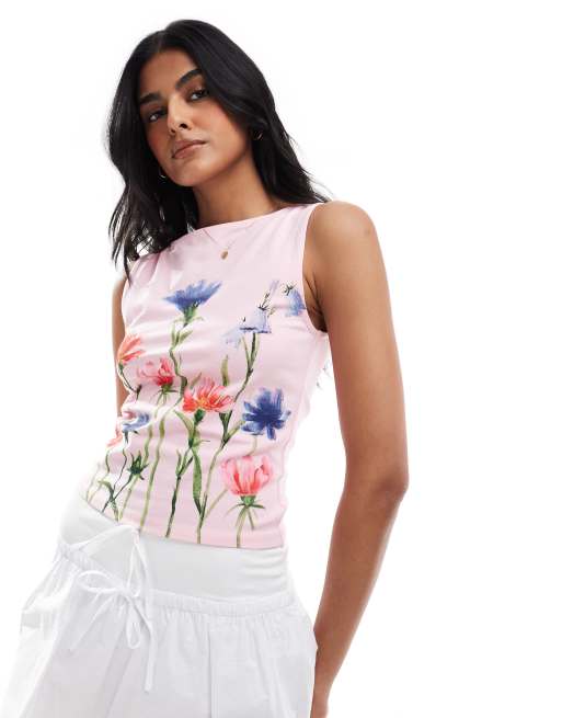 ASOS DESIGN - Top rosa con grafica a fiori e scollo a barchetta