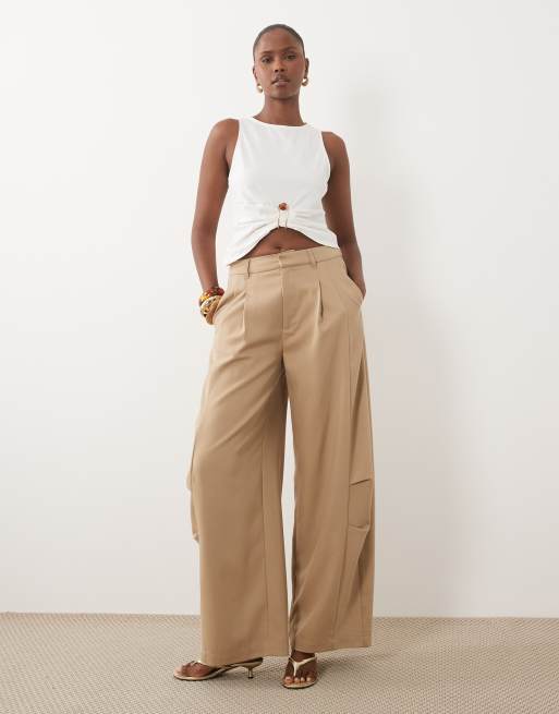 ASOS DESIGN top sans manches à bordure froncée devant en ivoire, 3 de 4