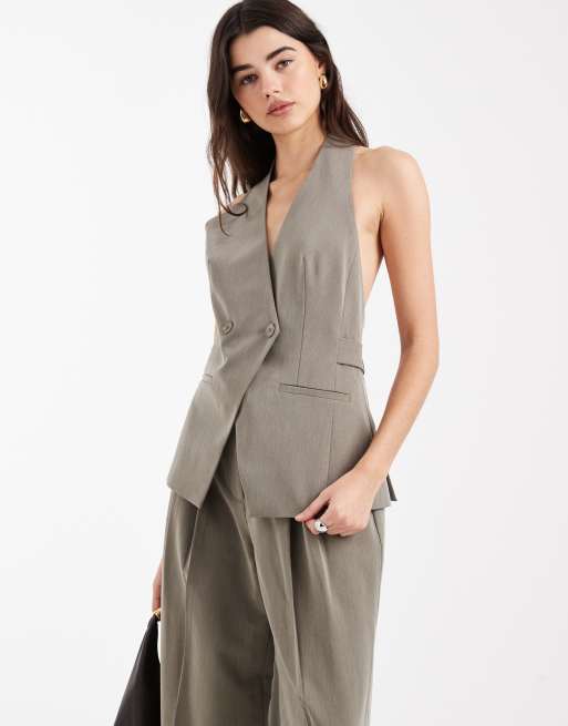ASOS DESIGN - Top sartoriale allacciato al collo color oliva con anello a D in coordinato