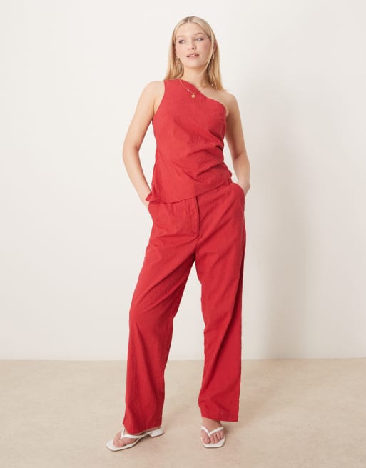 ASOS DESIGN - Top sartoriale con spalle scoperte rosso testurizzato a fiori in coordinato, 4 di 4