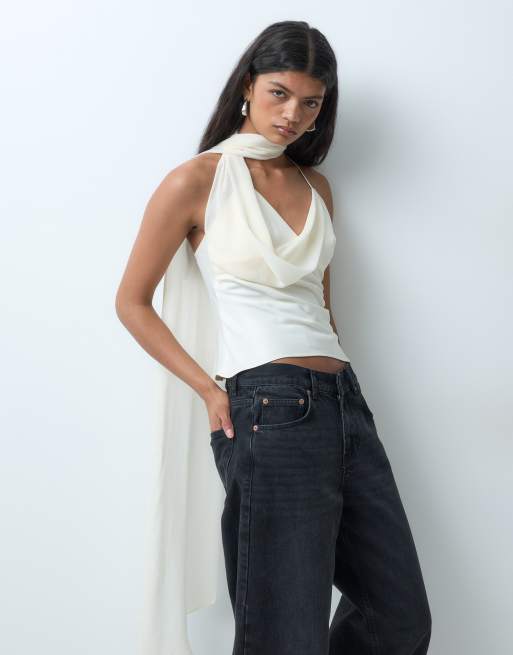 ASOS DESIGN top satinado con detalle de pañuelo de gasa drapeada en crudo, 5 de 5