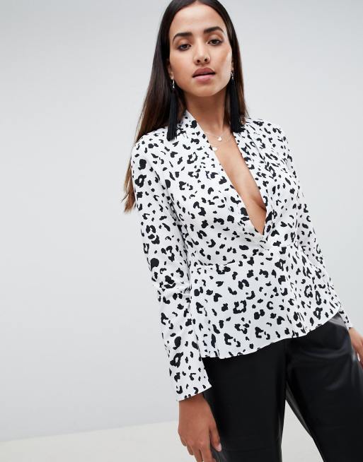 ASOS DESIGN - Top sciancrato con scollo profondo e stampa animalier monocromatica