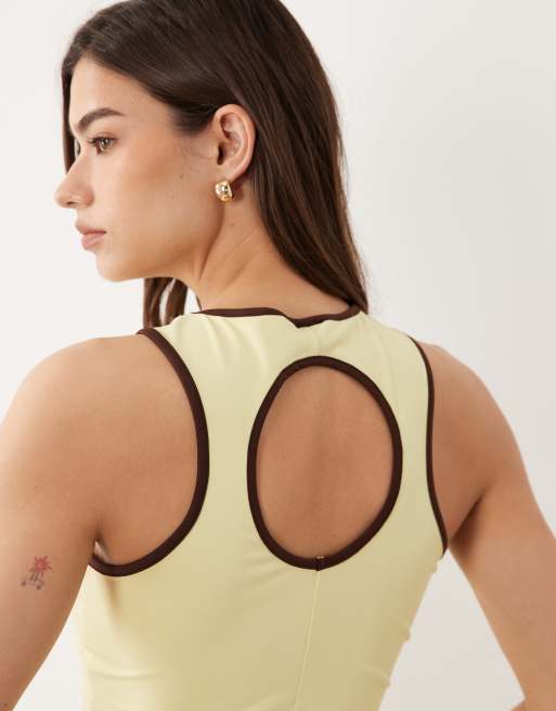 ASOS DESIGN - Top senza maniche a vogatore marrone con cut-out e profili a contrasto, 3 di 4