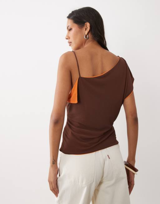 ASOS DESIGN top senza maniche asimmetrico in rete a doppio strato a contrasto marrone e arancione, 4 di 4