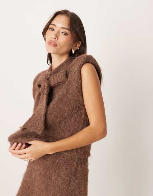 ASOS DESIGN - Top senza maniche con fiocco sul davanti color cioccolato in coordinato