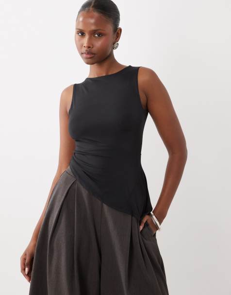 ASOS DESIGN - Top senza maniche con scollo a barchetta nero con volant stile godet - view 1