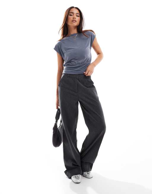 ASOS DESIGN - Top senza maniche in cupro blu navy a coste raccolto in vita, 3 di 4