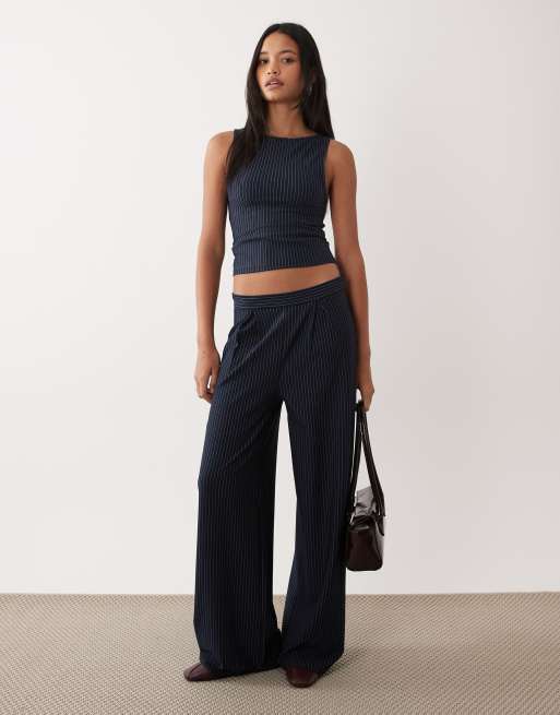 ASOS DESIGN - Top senza maniche in jersey blu navy a righe con scollo a barchetta in coordinato, 2 di 4