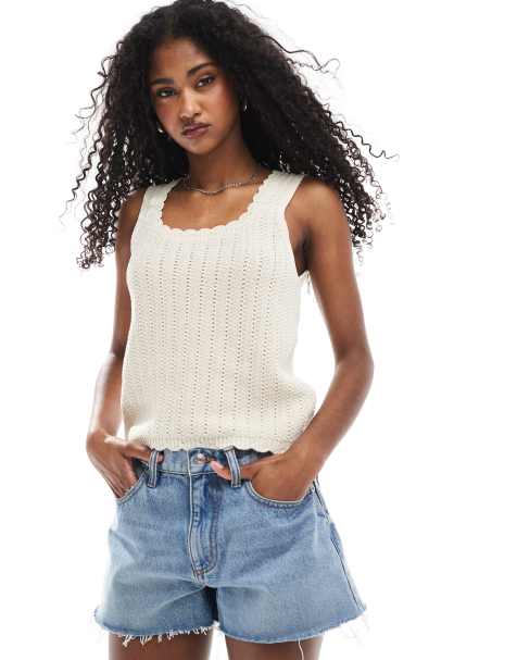 ASOS DESIGN - Top senza maniche in maglia écru con bordi smerlati - view 1
