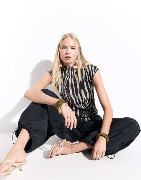 ASOS DESIGN top senza maniche semitrasparente stropicciato plissé con collo alto e stampa zebra monocromatica - view 1
