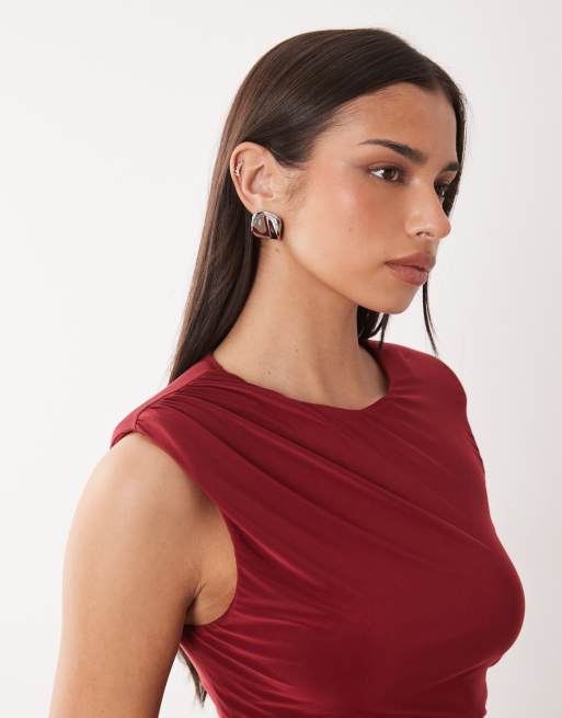 ASOS DESIGN - Top senza maniche sinuoso bordeaux con spalline imbottite, 3 di 4
