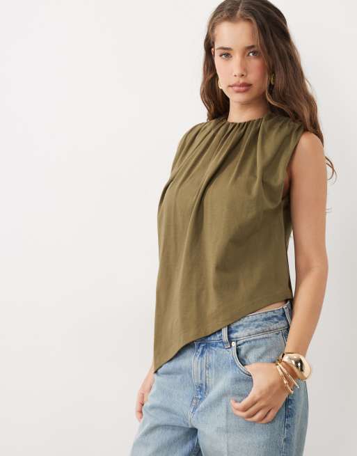ASOS DESIGN - top sin mangas con bajo asimétrico en caqui, 2 de 4