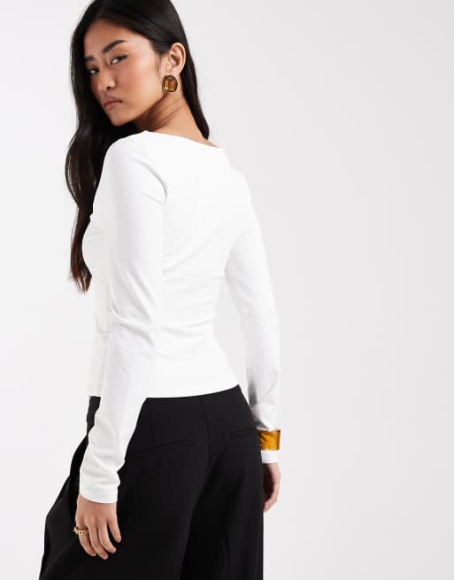 ASOS DESIGN - Top sinuoso color panna in poliammide con scollo a V profondo, 3 di 4
