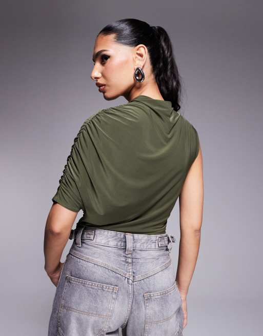 ASOS DESIGN - Top sinuoso kaki con fondo asimmetrico e manica singola, 3 di 4