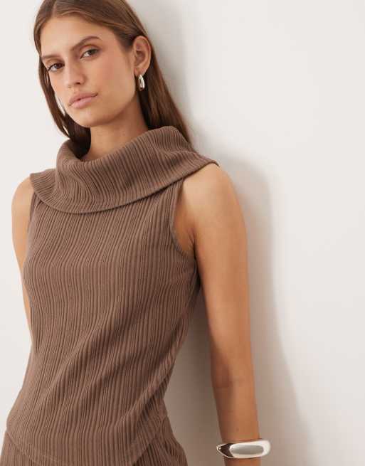 ASOS DESIGN - Top spazzolato color cioccolato a coste miste con scollo drappeggiato