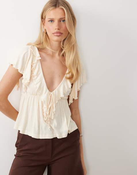 ASOS DESIGN - Top stropicciato écru con scollo profondo e volant sulle maniche - view 1