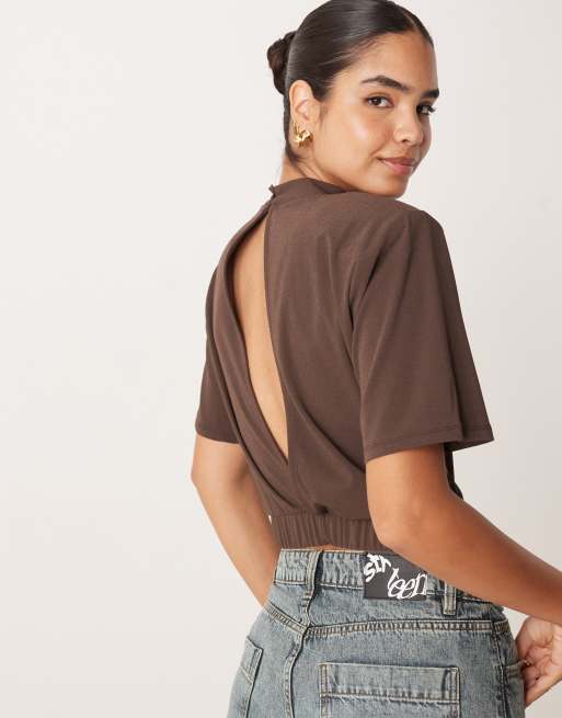 ASOS DESIGN - Top strutturato color cioccolato con schiena scoperta e spalle imbottite, 2 di 4