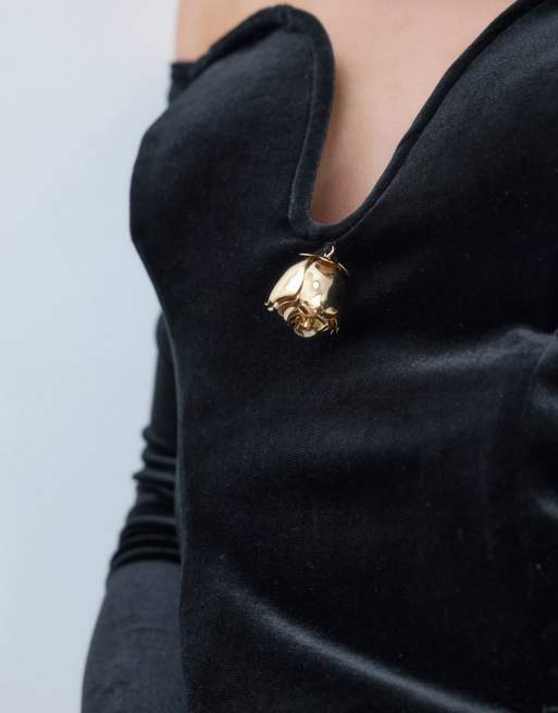 ASOS DESIGN top strutturato in velluto a spalle scoperte nero con dettaglio profilo rosa, 4 di 5