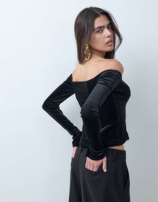 ASOS DESIGN top strutturato in velluto a spalle scoperte nero con dettaglio profilo rosa, 5 di 5
