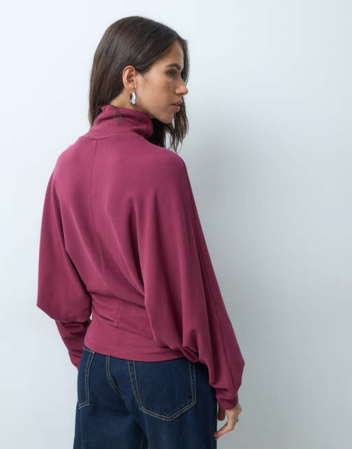 ASOS DESIGN top suave de cuello alzado drapeado y manga murciélago en rojo, 5 de 5