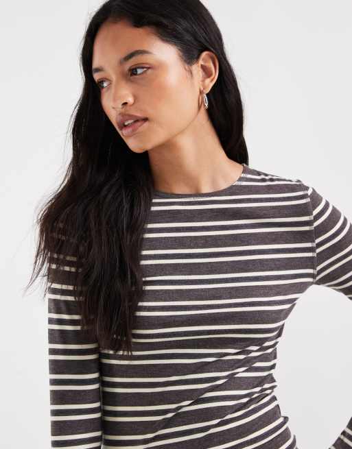 ASOS DESIGN - top suave de manga larga con cuello redondo y rayas chocolate, 3 de 4