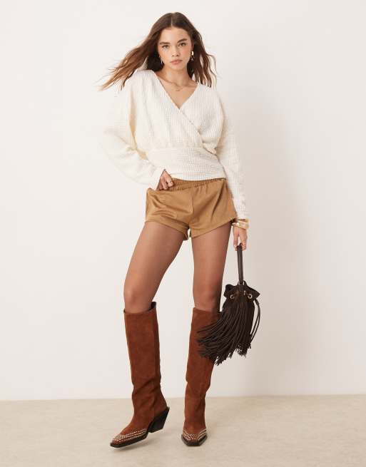 ASOS DESIGN - Top super morbido a bolle con vita stretta e avvolgente color crema