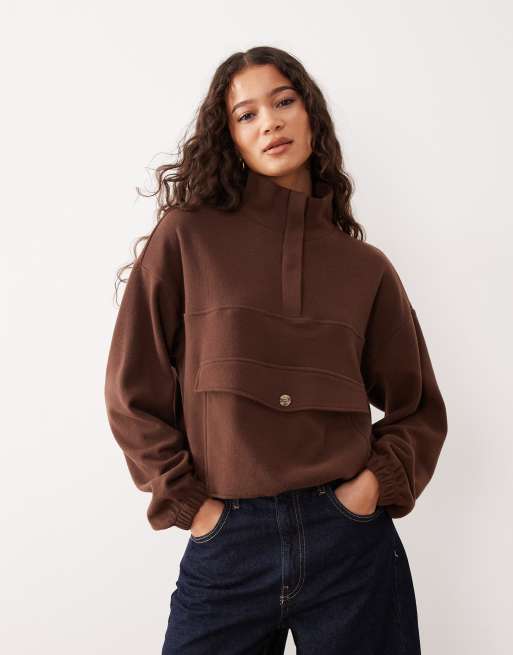 ASOS DESIGN - Top super morbido color caffè con scollo a imbuto e fondo a palloncino