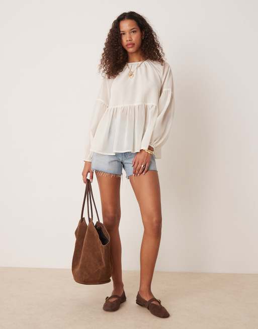 ASOS DESIGN - Top svolazzante color crema a maniche lunghe con punto smock, 3 di 4