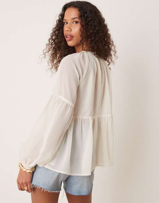 ASOS DESIGN - Top svolazzante color crema a maniche lunghe con punto smock, 4 di 4