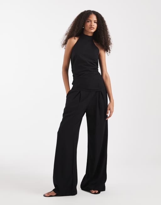 ASOS DESIGN - Top taglio lungo allacciato al collo e asimmetrico nero